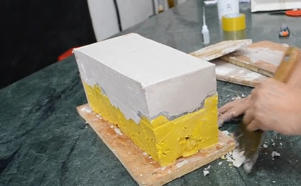 模具硅橡膠成型后怎樣制作外模？